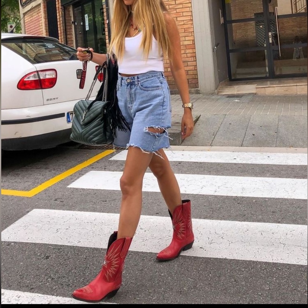 VINTAGE LEVI JEAN SHORTS BERMUDA